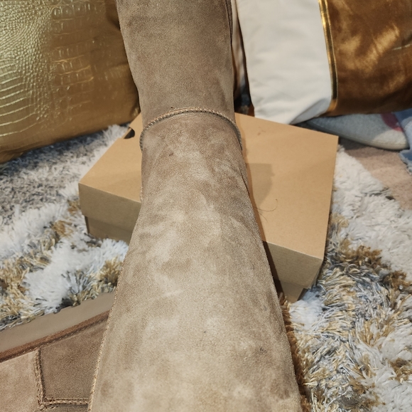 Knee high Ugg boots - Picture 4 of 10